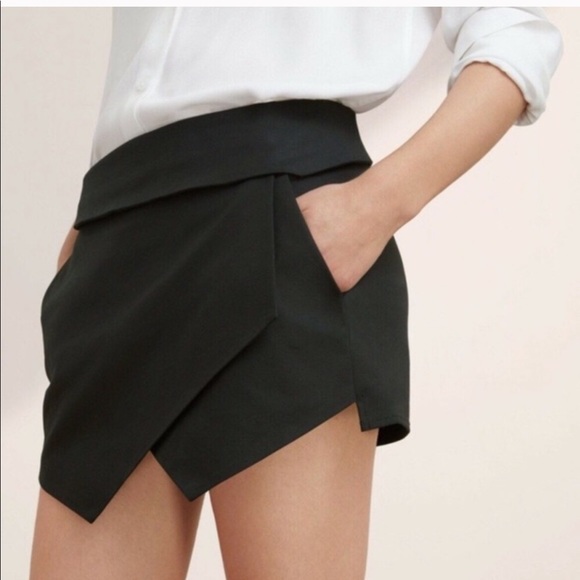 Aritzia Talula Berklee skort charcoal 0 - Picture 2 of 4